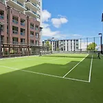 Spacious 2Br In Cbd Pool Gym Parking