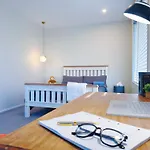 Panoramic Racecourse View - A Quiet Family Villa Over The Turf