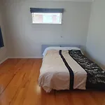 Lovely House In Great Location In Auckland
