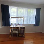 Lovely House In Great Location In Auckland