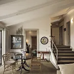 Mollies Boutique Hotel