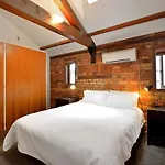Unique Character Apartment In Heart Of Auckland City