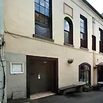 Unique Character Apartment In Heart Of Auckland City
