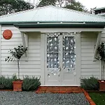 Devonia Cottage Devonport Nz Luxury Accommodation