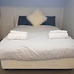 Budget Studio In Kingsland