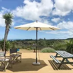 Coast Retreat Muriwai - Walk To The Beach!