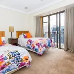 Metropolis Luxury Apartment