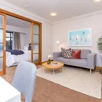 Stylish Central City Apartment With Pool And Gym