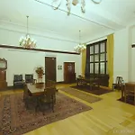 The Elliott Hotel