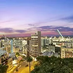 Central 12Th Floor Apt With City & Harbour Views