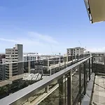 Central 12Th Floor Apt With City & Harbour Views