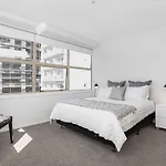 Central 12Th Floor Apt With City & Harbour Views