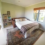 Coast Retreat Muriwai - Walk To The Beach!