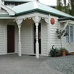 Devonia Cottage Devonport Nz Luxury Accommodation