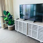 1Br Princes Wharf Apartment With Fabulous Views