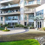 Beautiful Central Home With Balcony Auckland City