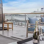 Princes Wharf 1Br Sub-Penthouse With Panoramic City & Ocean Views