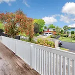Sunny Side Getaway With Parking And Aircon