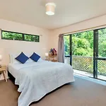 Ponsonby Gardens With Deck And Parking