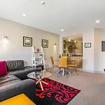 Enormous One Bedroom Beauty In Cbd! Free Parking