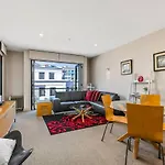 Enormous One Bedroom Beauty In Cbd! Free Parking
