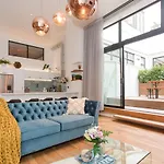 Anzac North Loft - 4 Bedrooms & 2 Free Car Parks