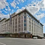 Spacious One Bedroom In The Heritage Hotel!
