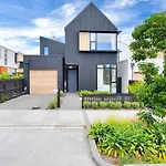 Blissful Breeze Townhouse With Parking And Patio