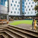 Campus Summer Stays - Wellesley Apartments