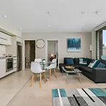 Two Bedroom Apartment - Pool, Gym & Free Parking!