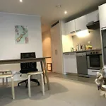 Leafy Street Apartment Central Auckland