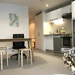 Leafy Street Apartment Central Auckland
