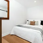 Beautiful Modern Central City Apartment