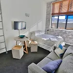 Urban Chic Loft Off Queen Street