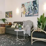 Towny Downtown Haven - 2 Bedrooms