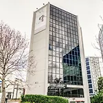 Vr Queen Street Hotel & Suites