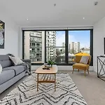 Beautifully Modern Brand New Central Apartment