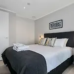 Beautifully Modern Brand New Central Apartment