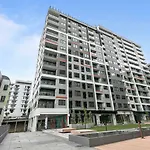 Beautifully Modern Brand New Central Apartment
