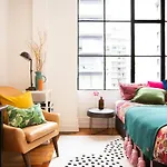 Deluxe Heritage Apartment Near Viaduct