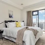 Metropolis High Life Apartment