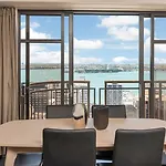 Metropolis High Life Apartment