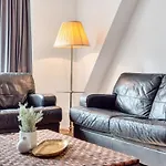 1Br City Apartment W/ Free Parking For 2 Cars