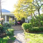 Characterful 2 Bedroom Ponsonby Villa With Private Garden