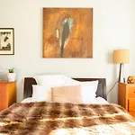 Characterful 2 Bedroom Ponsonby Villa With Private Garden