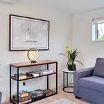 Elegant And Stylish Retreat In Leafy Epsom