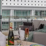 Princes Wharf - Luxury Studio Apartment
