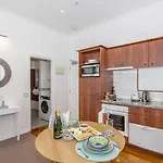 Princes Wharf - Luxury Studio Apartment