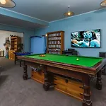 Beachside Holiday - Castor Bay Holiday Apartment