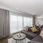 Premium 1Br Apartment At Princes Wharf